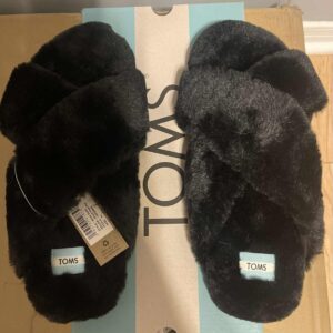 TOMS SLIPPERS